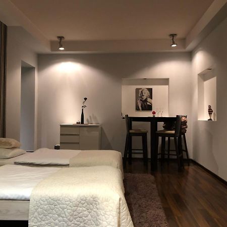 Apartament Tipton Apartment Jelenia Gora Bagian luar foto