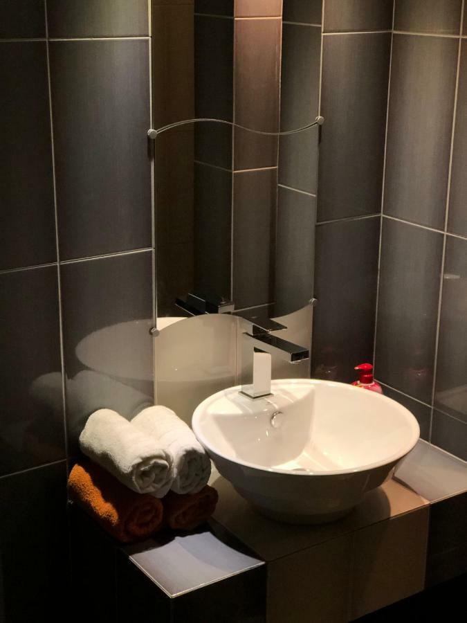 Apartament Tipton Apartment Jelenia Gora Bagian luar foto