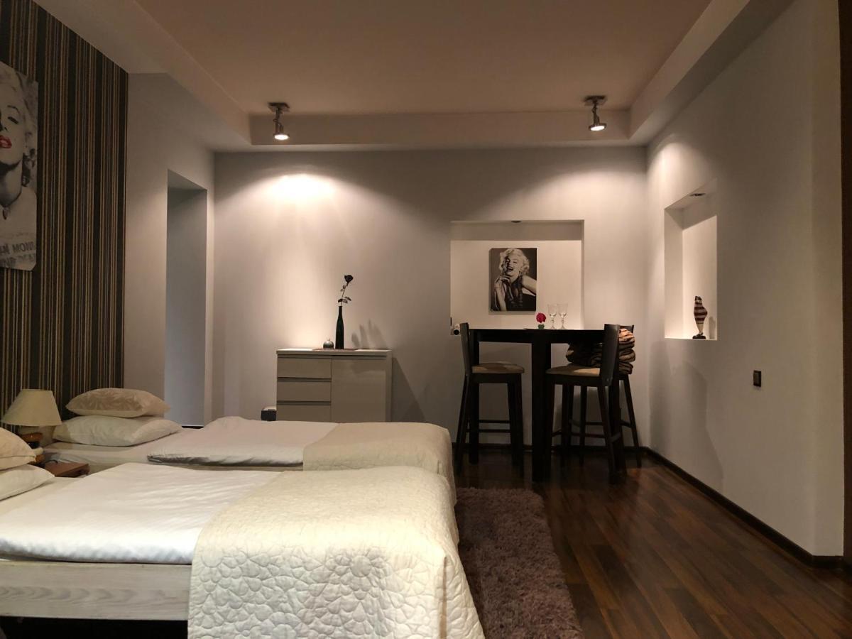 Apartament Tipton Apartment Jelenia Gora Bagian luar foto