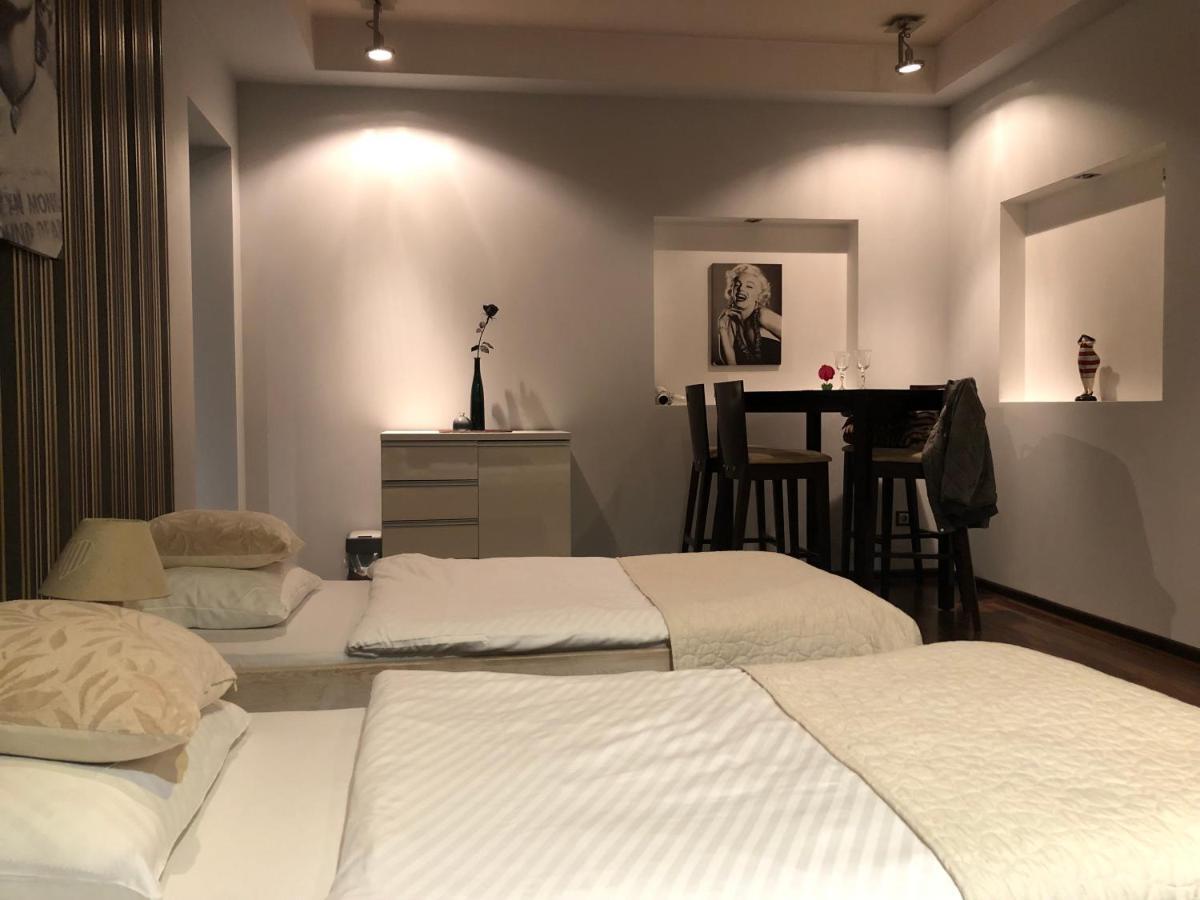 Apartament Tipton Apartment Jelenia Gora Bagian luar foto